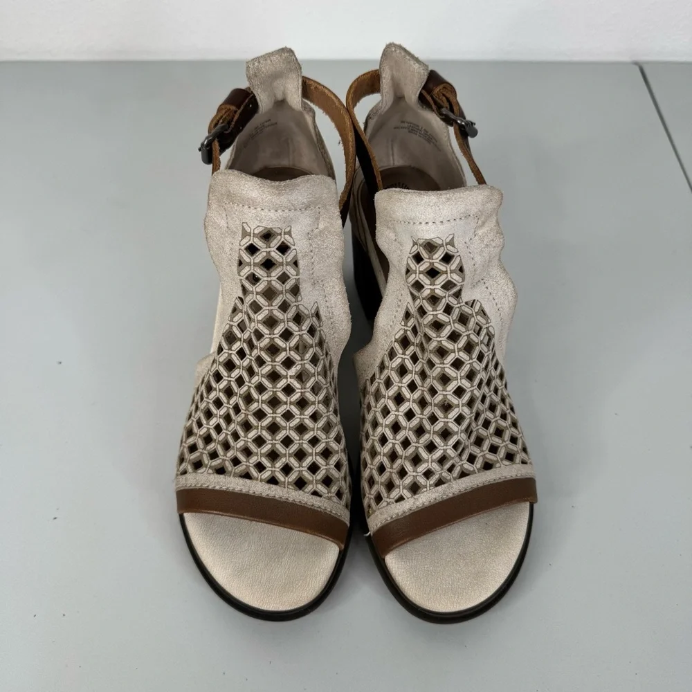 OTBT Metaphor Block Heel Sandals Size‎ 7.5